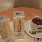 Dotoru Ko-Hi- Shoppu - サンドイッチ２つとホットティー