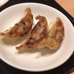 一品香 - セットの餃子はスタンダードな味わい。