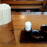 かいだ屋 - 卓上の調味料など