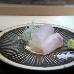 菊鮨 - ◆九絵（五島）のお刺身・・厚くスライスされていますし、それを3切れも出す気っぷの良さ。 噛むと何ともいえない旨味が口の中に広がります。