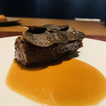 ラ カンロ - ⑦【Boef：トリュフ】
      ★ 赤牛のハネシタ（肩ロース）の海老芋挟み、黒トリュフ添え、黒トリュフとブイヨンのソース