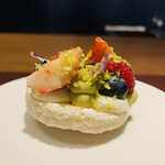 ラ カンロ - ⑨【Dacquoise：ピスタチオ】
      ★ ダクワーズ（アーモンド風味のメレンゲ焼菓子）、マスカルポーネ+ピスタチオクリーム+苺+ブルーベリーのせ