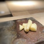 菊鮨 - ガリも美味しい。