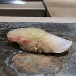 菊鮨 - ◆鯛（姪浜）の昆布〆・・・熟成・〆加減もよく、噛むと鯛の旨味・甘味を感じる品。