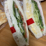 パリジャン - 購入したサンドイッチ
            ツナ野菜とハムタマゴ