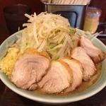 麺や あかつき - あかつき麺　豚追加　野菜・にんにく・タレ(2012.6)