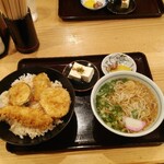 そば元 - 日替り定食(天丼大盛り、かけそば、冷奴、漬物)