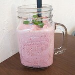 ソレイユカフェ - ドリンク写真:イチゴスムージー