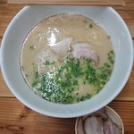 麺謹製3L's - らーめん(ばりかた)、トッピング(にく)