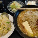 Ryuuguurou Hanten - 週替わりランチ（味噌バターラーメン＋半チャーハン）