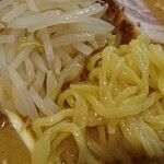 龍宮楼飯店 - 味噌バターラーメン 麺アップ！