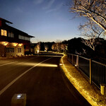 和食 浜木綿 - ベイスイートに繋がる道路