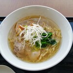 Okada Makicchin - まとまりあるサッパリ塩ラーメン、旨い！