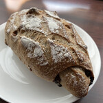 ブーランジェリー エルポール - 洋酒漬けしたレーズンカンパーニュ　くるみとラム酒漬けレーズン