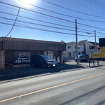 ブーランジェリー エルポール - お店と駐車場