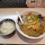 屋台酒場らーめん 無双 - 無双ラーメンとライス（小）