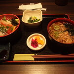 Jidori To Shunsai Kiraku - ハーフ海鮮丼＋ハーフ旬蕎麦