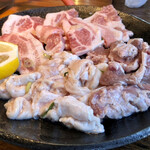 Nagahama Tonkotsu Maruei Ramen - 豚の肩ロース、ホルモン(塩)、カシラ(塩)の一人前