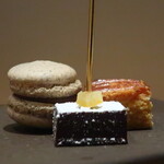 フィエルテ - 生チョコレート、アールグレイマカロン、ガレットブルトンヌ