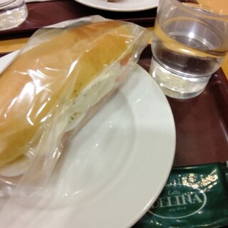 ベーカリーカフェ デリーナ_1