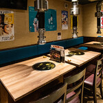 韓国料理＆焼肉の名門 豚マダン - テーブル（ラウンド）