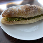 ブーランジェリー エルポール - ピスタチオのバトン　ピスタチオとピスタチオクリーム