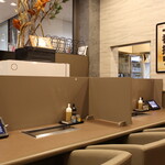 山形牛ステーキ＆焼肉 かかし - カウンター4席。お一人でも来店可能。