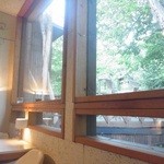 櫻珈琲煎房 - 窓外の緑
