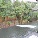 きたの風茶寮 - 庭にはライトアップされた水盤？？