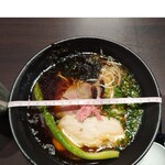 Raxamen nikuzushi izakaya kimetsu no sakura - 鶏淡麗醤油らぁ麺　800円　丼の直径19cm