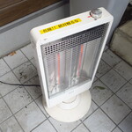 ラーメン二郎 - 店外待ち用ヒーター