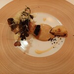 エヴォリュエ - お魚料理はシンプルにポワレした高知県産の黒むつ、セップ茸のクーリと栗、マデラ酒のソース