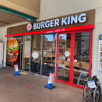 バーガーキング  - 平面駐車場から見た外観