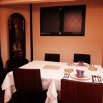 エヴォリュエ - 隠れ家感のある洋館に来たようなレトロな雰囲気♪照明や小物、カトラリーまで和の趣きを感じる内装