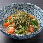 Japanese-style spaghetti with green vegetables and fresh tomatoes