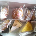 銀座コージーコーナー - 箱詰めされたケーキ類