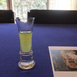 紀ノ国屋 - iittala のグラスに自家製リモンチェッロ