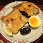 俵屋旅館 - 朝食：焼魚（ぐじ）取り分け後