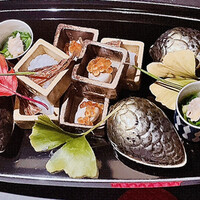 日本料理 華暦 - 綺麗な八寸: 取り分けるタイプ