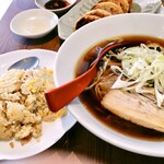 中華 バー テンスイ - ラーメンセットの半炒飯はしっとり系。脂の旨味を感じる。