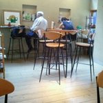 カフェ・ド・ローツェ - カウンター席にお客さんが・・・。