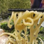 金八家 - 酒井製麺の麺は、家系ラーメンに欠かせません。