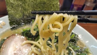 金八家 - 酒井製麺の麺は、家系ラーメンに欠かせません。