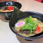 武虎 - 魚介豚骨ラーメンと背脂豚骨ラーメン