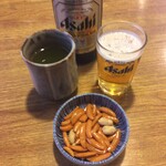 朝日庵 - ビールとお通しの柿ピー
