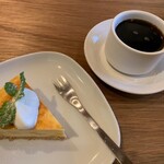 Yuru cafe - さつまいものチーズケーキ、ホットコーヒー