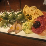 タイーム - ２０１２・８・１３　前菜盛り合わせ３人前（２人なのに）