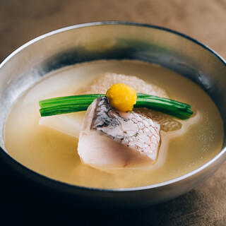 A high-quality plate full of seasonal delicacies that can be enjoyed by both the eyes and the tongue.