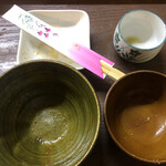 居喰処 光 - 2020/12/22
      本日の日替り 海老イカチリ丼 500円