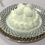 特別食堂 日本橋 - 純白の美しいケーキ